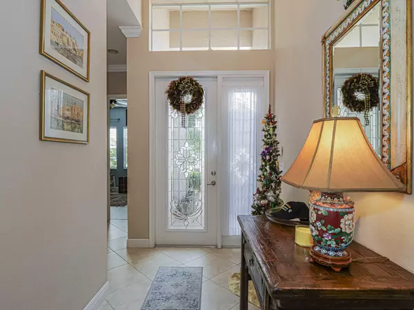 Vero Beach, FL 32962,2082 SW Grey Falcon CIR