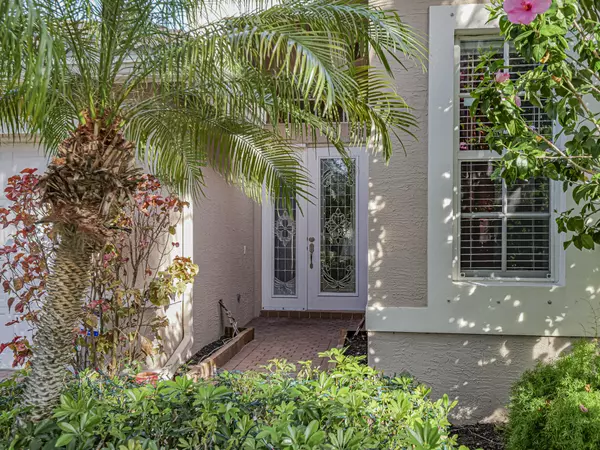 Vero Beach, FL 32962,2082 SW Grey Falcon CIR