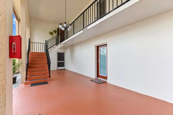 West Palm Beach, FL 33411,368 Lake Frances DR