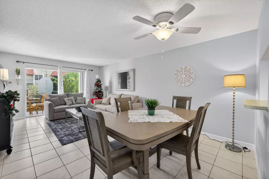 3776 Inverrary BLVD 306r, Lauderhill, FL 33319