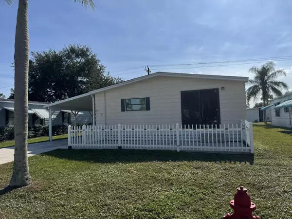 83 Flores Del Norte, Fort Pierce, FL 34951