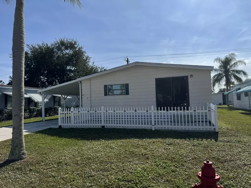 83 Flores Del Norte, Fort Pierce, FL 34951