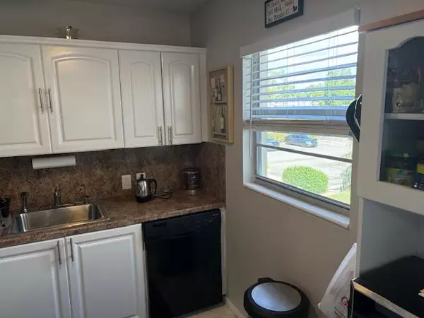 Boca Raton, FL 33434,313 Dorset H 313