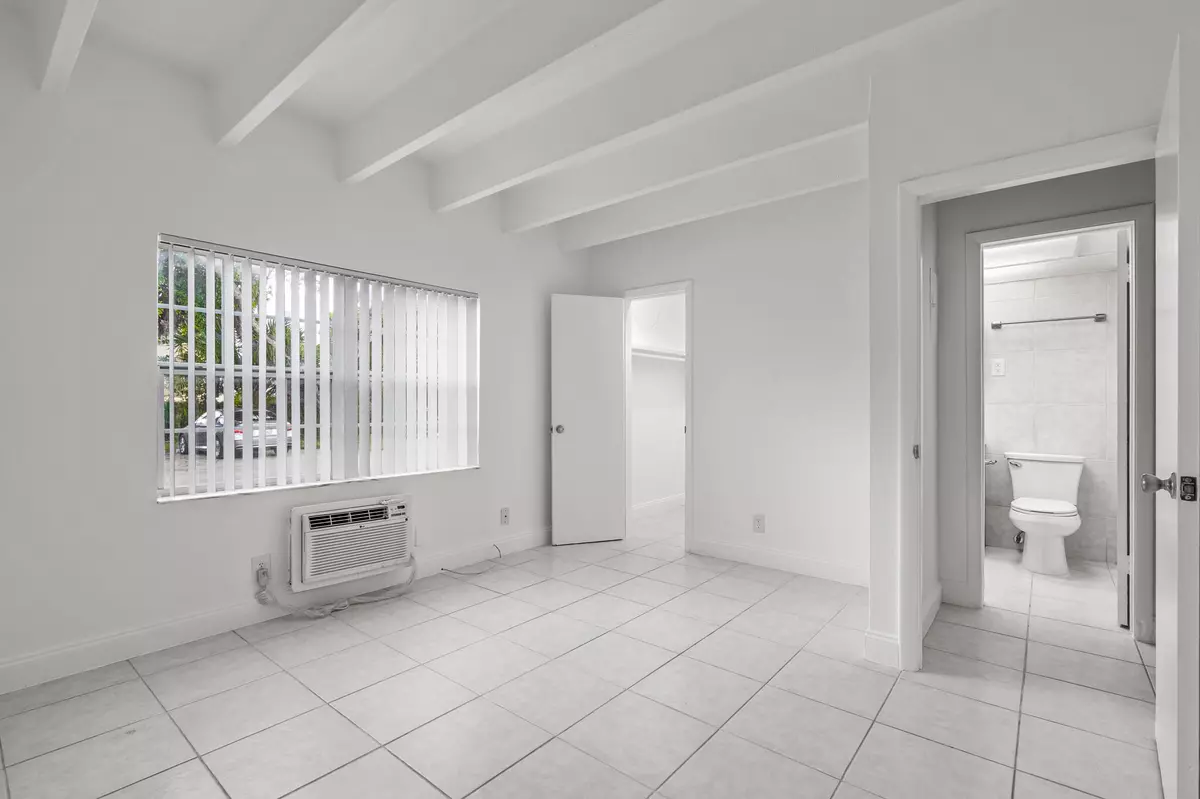 Boca Raton, FL 33431,330 NW 20th ST Apt 104