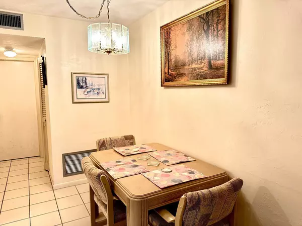 Lake Worth Beach, FL 33461,3040 Lake Osborne DR 108