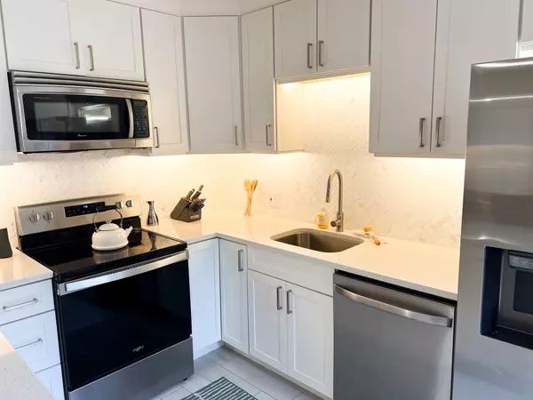 Stuart, FL 34997,5927 SE Riverboat DR 604