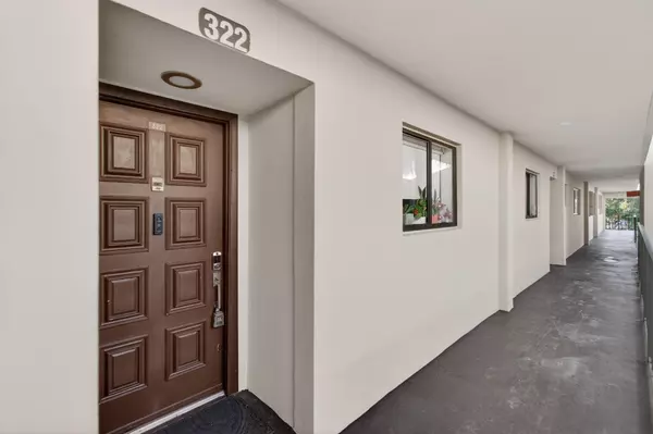 Delray Beach, FL 33484,5220 Las Verdes CIR 322