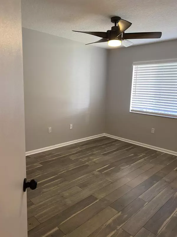 Boynton Beach, FL 33437,5951 Regal Glen DR 105