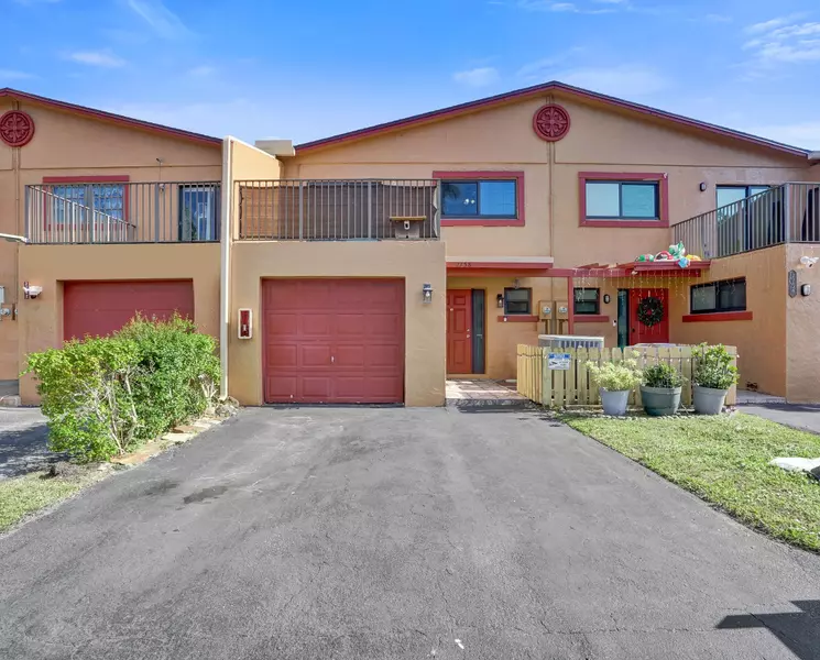 2758 NW 80th AVE, Sunrise, FL 33322