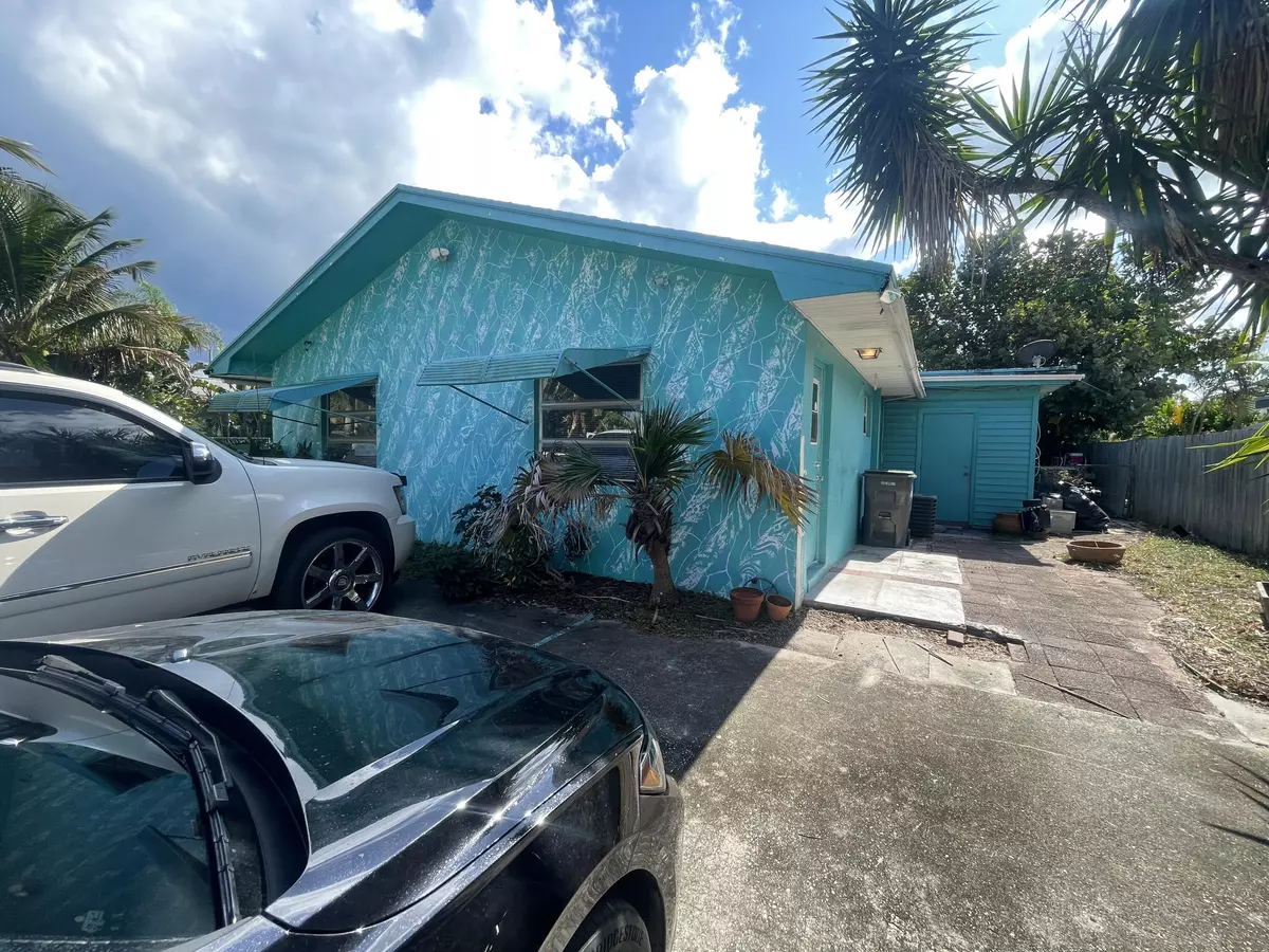 North Palm Beach, FL 33408,2056 S Palm CIR