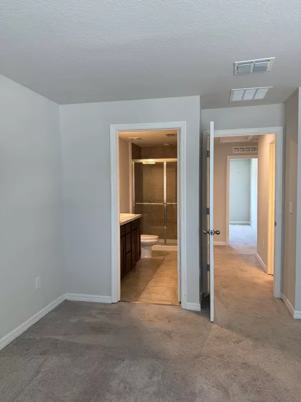 Fort Pierce, FL 34982,3334 Franklin Square LN 104