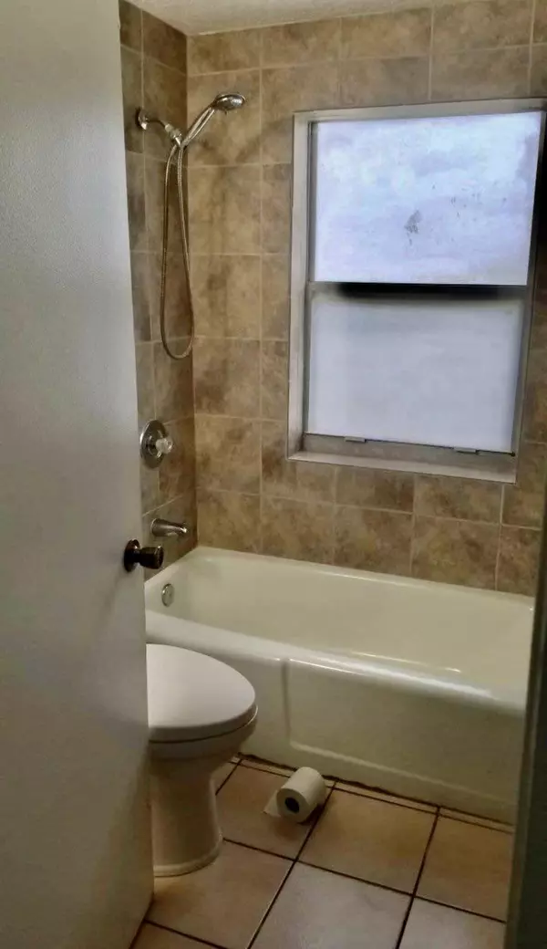 Lantana, FL 33462,112 Prospect RD