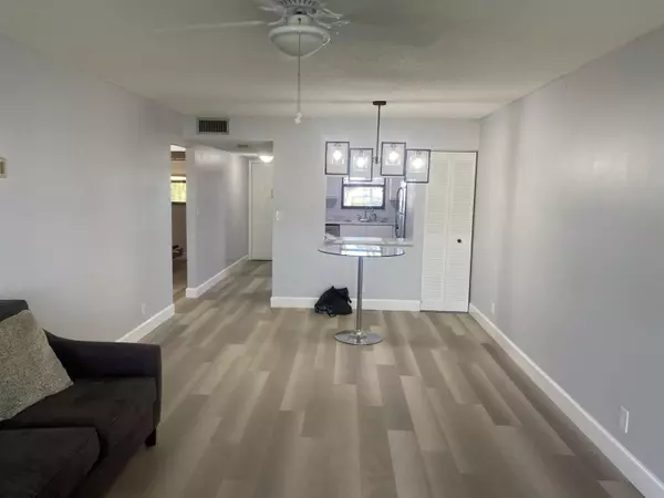 Boynton Beach, FL 33426,2181 W Woolbright RD N201