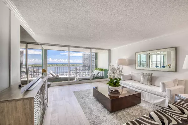 North Palm Beach, FL 33408,120 Lakeshore DR T36