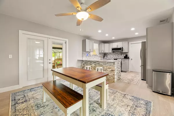 Fort Pierce, FL 34982,6015 Seagrape DR