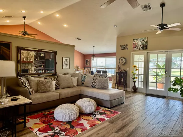 Okeechobee, FL 34974,393 SW 77th TER