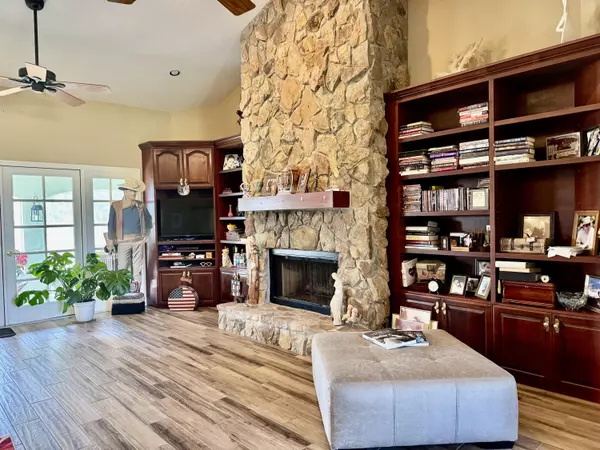 Okeechobee, FL 34974,393 SW 77th TER