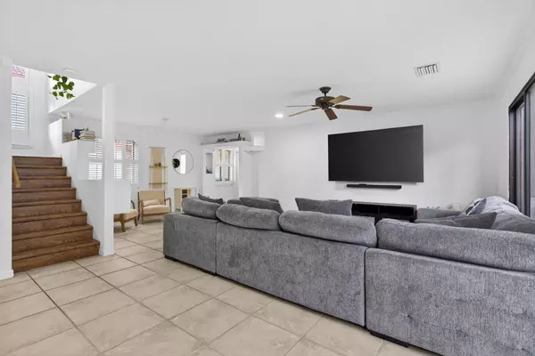 Deerfield Beach, FL 33442,4154 NW 6th CT