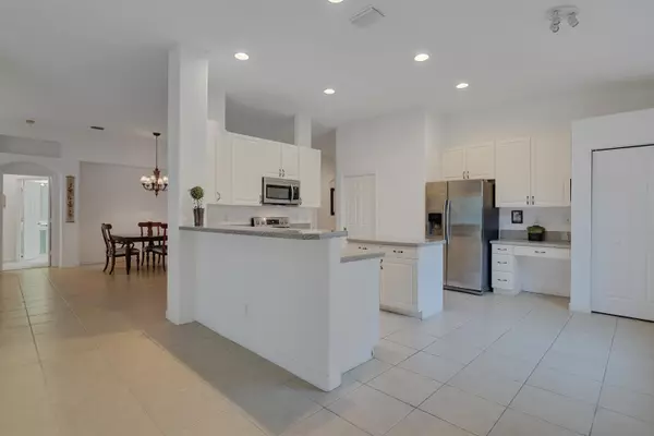 Vero Beach, FL 32968,665 SW Kenwood DR