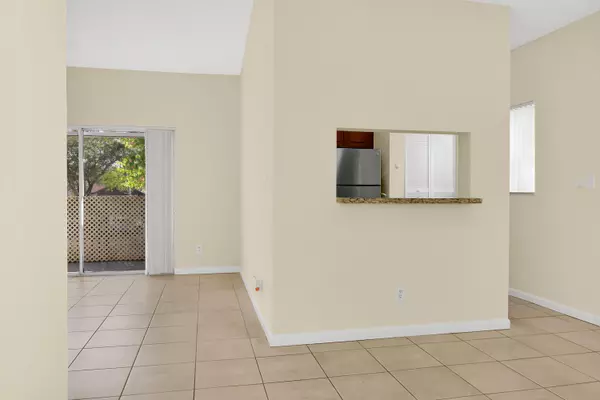 671 Cypress Lake BLVD D21, Deerfield Beach, FL 33064