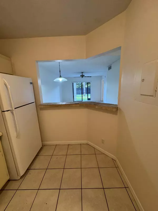 Boca Raton, FL 33433,21890 Lake Forest CIR 102