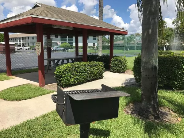 Stuart, FL 34994,1271 SE Parkview PL H4