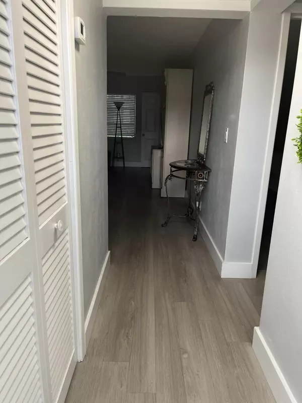 Royal Palm Beach, FL 33411,143 West CT