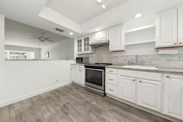 Lake Worth, FL 33467,3186 Via Poinciana 115