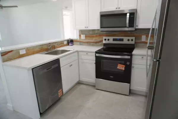 Riviera Beach, FL 33403,957 Lewis DR