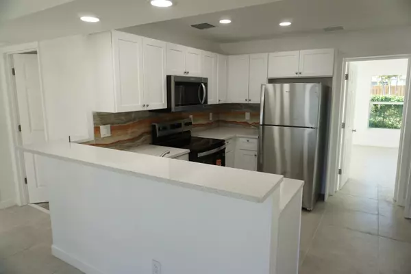 Riviera Beach, FL 33403,957 Lewis DR