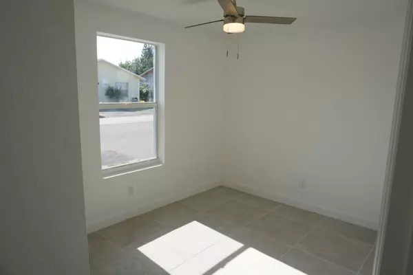 Riviera Beach, FL 33403,957 Lewis DR