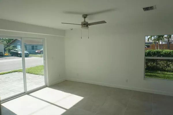 Riviera Beach, FL 33403,957 Lewis DR