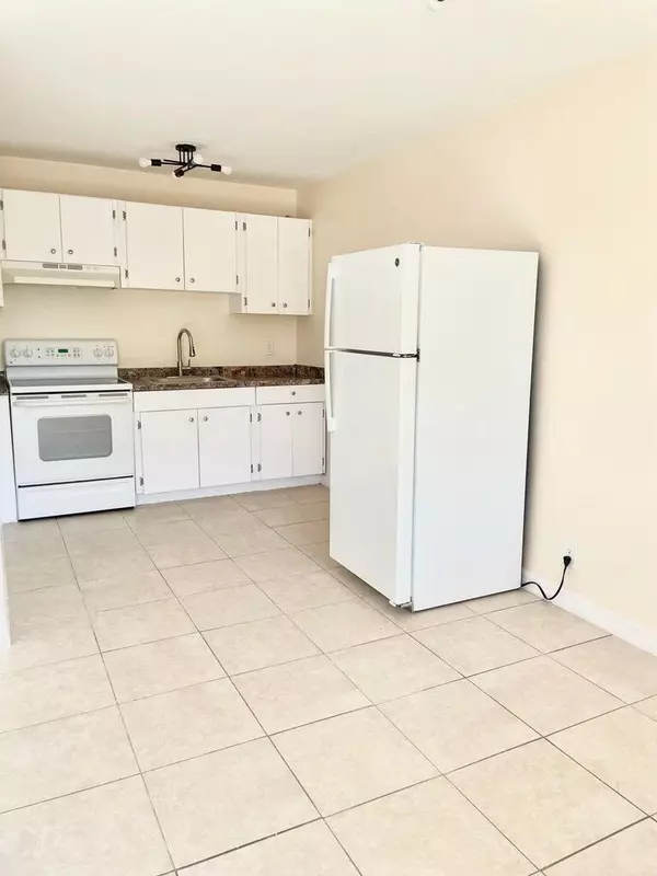 Lake Worth, FL 33460,1029 S D ST 2