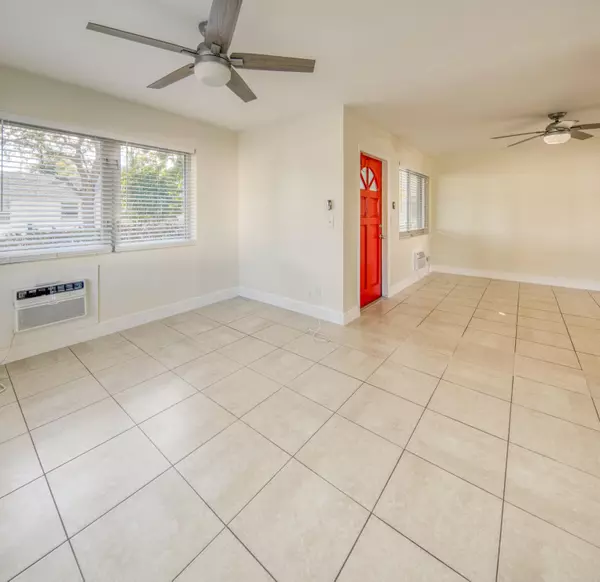 Lake Worth Beach, FL 33460,101 S Palmway 7