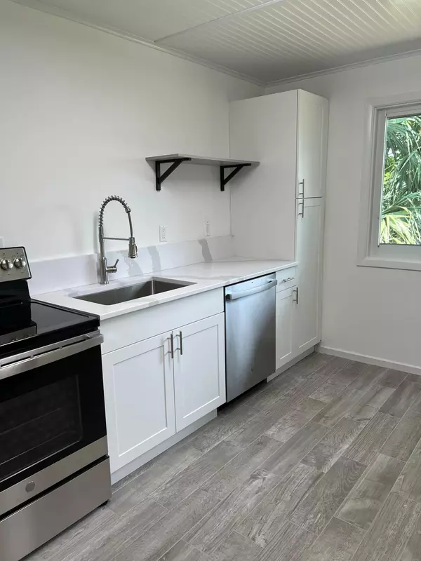 Lantana, FL 33462,515 N 7th ST