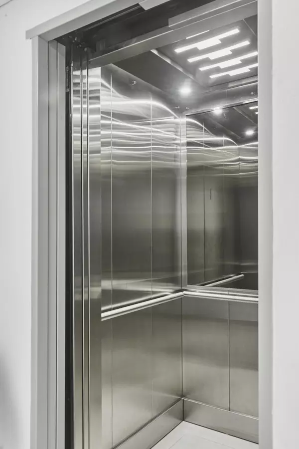 Out Of Country, 00000,Carrera 47 Numero 64 45