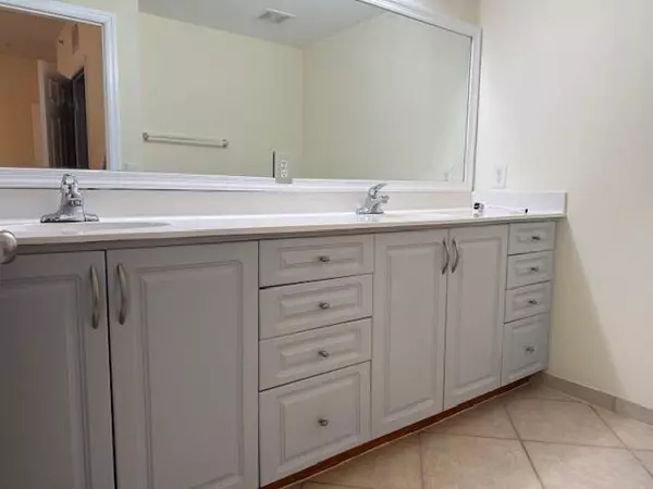 West Palm Beach, FL 33411,6378 Emerald Dunes DR 203