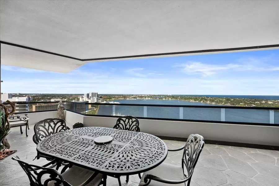 100 Lakeshore DR 2156, North Palm Beach, FL 33408