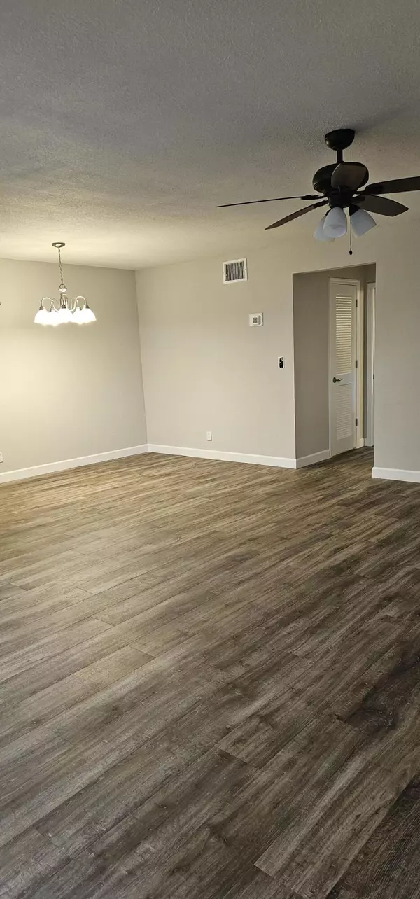 Fort Pierce, FL 34982,201 Manatee LN C