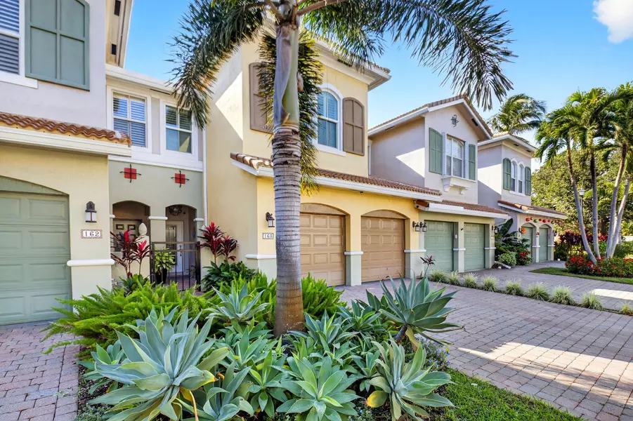 163 Las Brisas CIR, Hypoluxo, FL 33462