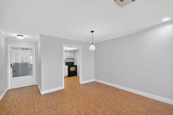 West Palm Beach, FL 33415,2667 Dudley DR B