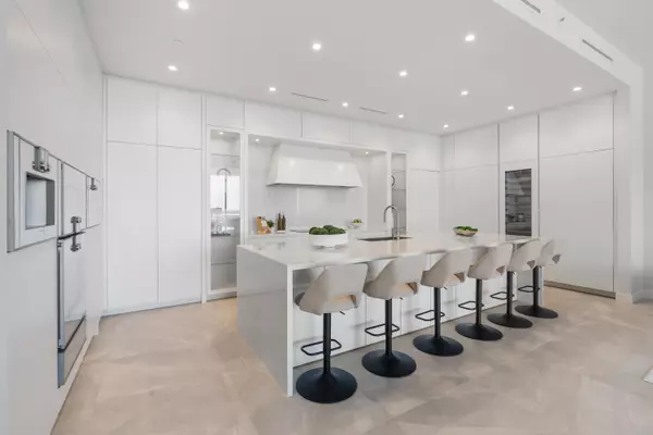 Boca Raton, FL 33432,220 SE Mizner BLVD Ph920