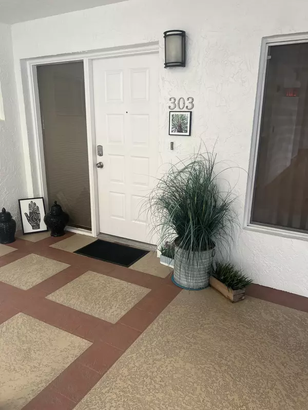 7370 Orangewood LN 303, Boca Raton, FL 33433