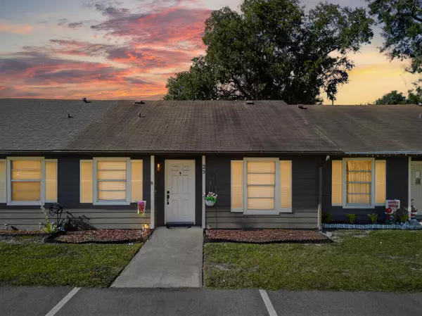 29 Sandalwood CT, Oviedo, FL 32765