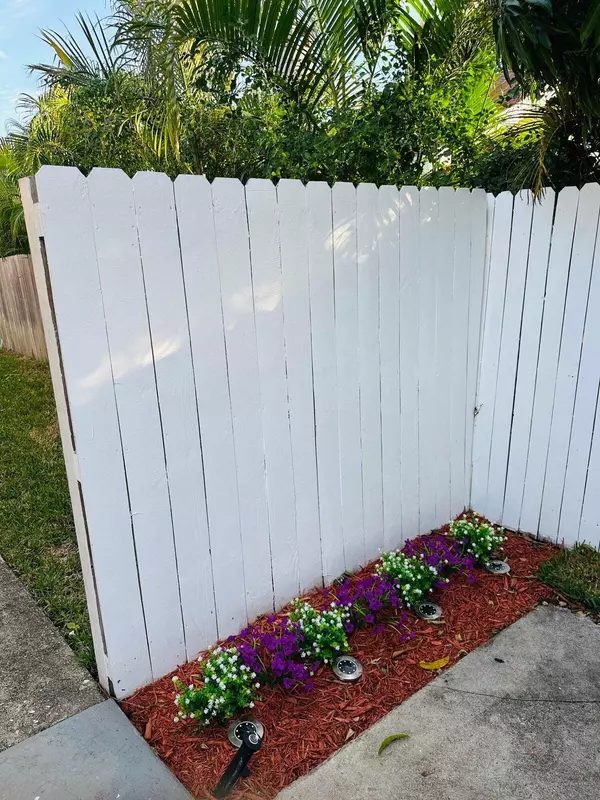 West Palm Beach, FL 33405,833 Briggs Street ST