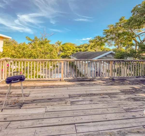 Lake Worth Beach, FL 33460,505 S J ST Up