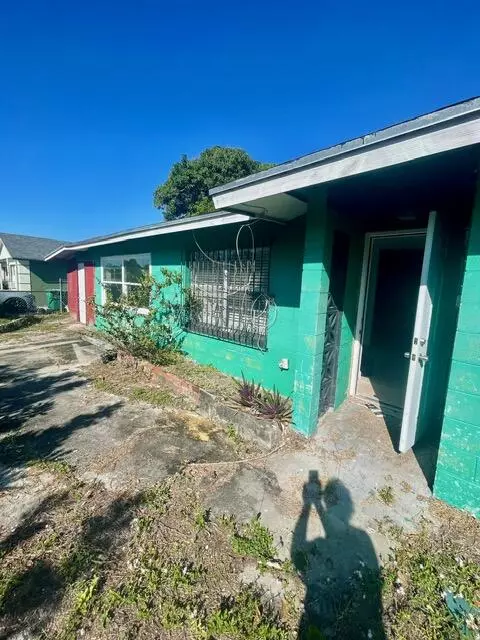 Fort Pierce, FL 34946,3106 Tropic BLVD