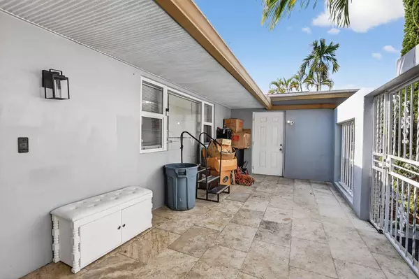 Boca Raton, FL 33432,256 SW 11th PL