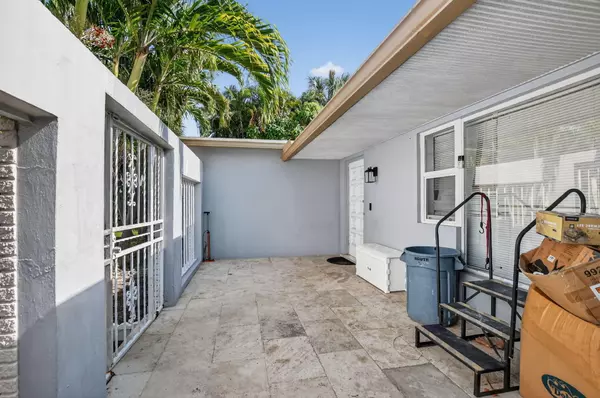 Boca Raton, FL 33432,256 SW 11th PL