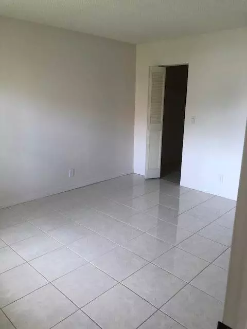 West Palm Beach, FL 33411,195 Lake Carol DR